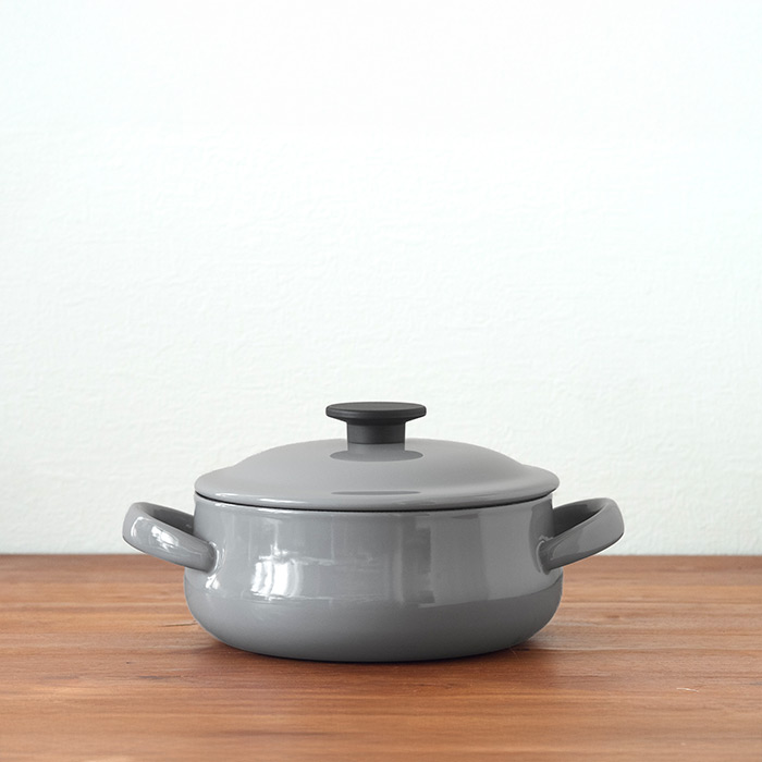 野田琺瑯×天一印　LUKE（ルーク） 浅型キャセロール 21cm　グレー