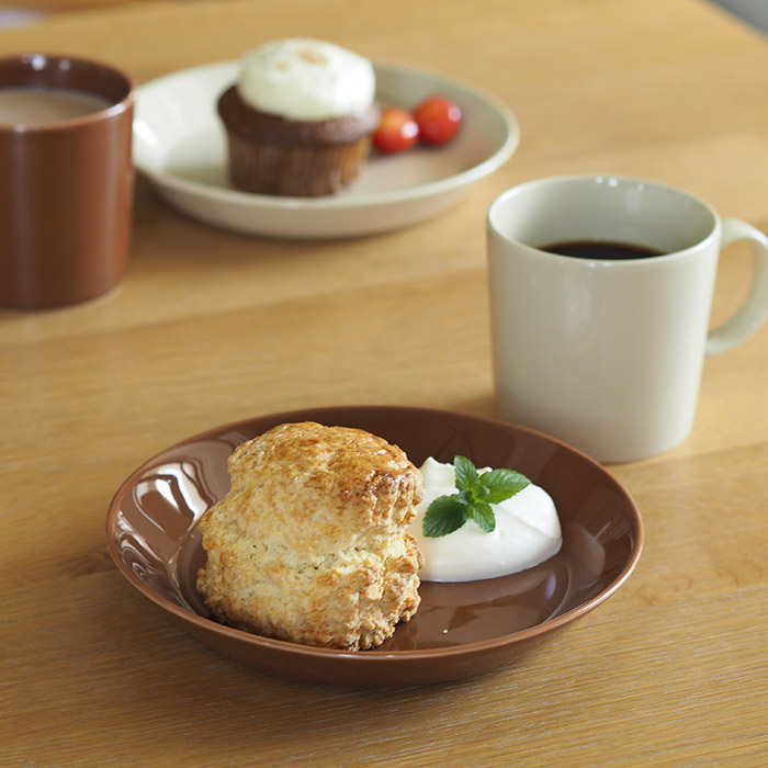 イッタラ　ティーマ　プレート　17cm　ヴィンテージブラウン　/　iittala　TEEMA
