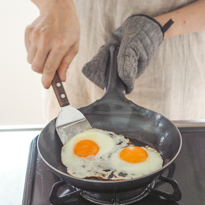 【公式】山田工業所　鉄打出【丸柄フライパン】 （3.2mm） 22cm 空焚き済み