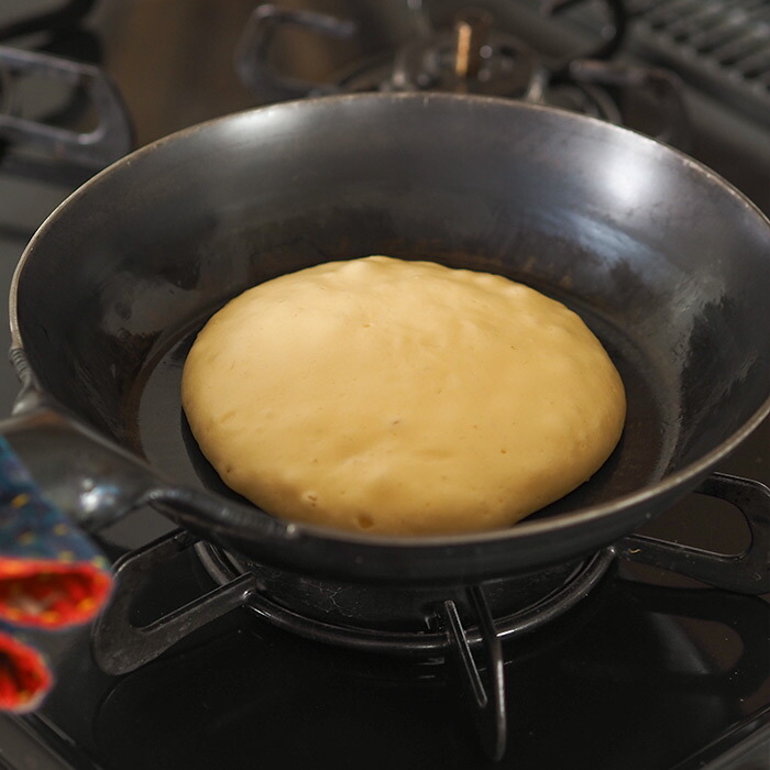 【公式】山田工業所　鉄打出【丸柄フライパン】 （2.3mm） 22cm 空焚き済み