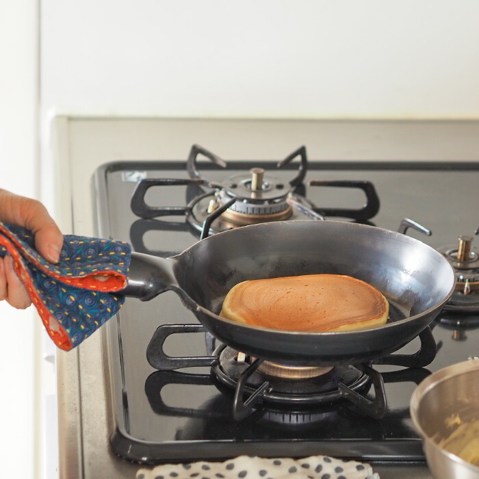 【公式】山田工業所　鉄打出【丸柄フライパン】 （3.2mm） 22cm 空焚き済み