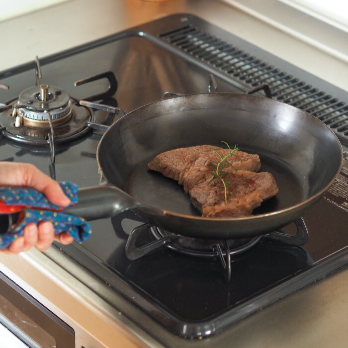 【公式】山田工業所　鉄打出【丸柄フライパン】 （1.6mm） 26cm 空焚き済み