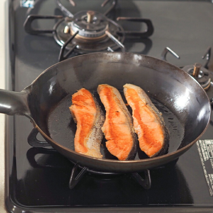 【公式】山田工業所　鉄打出【丸柄フライパン】 （1.6mm） 26cm 空焚き済み