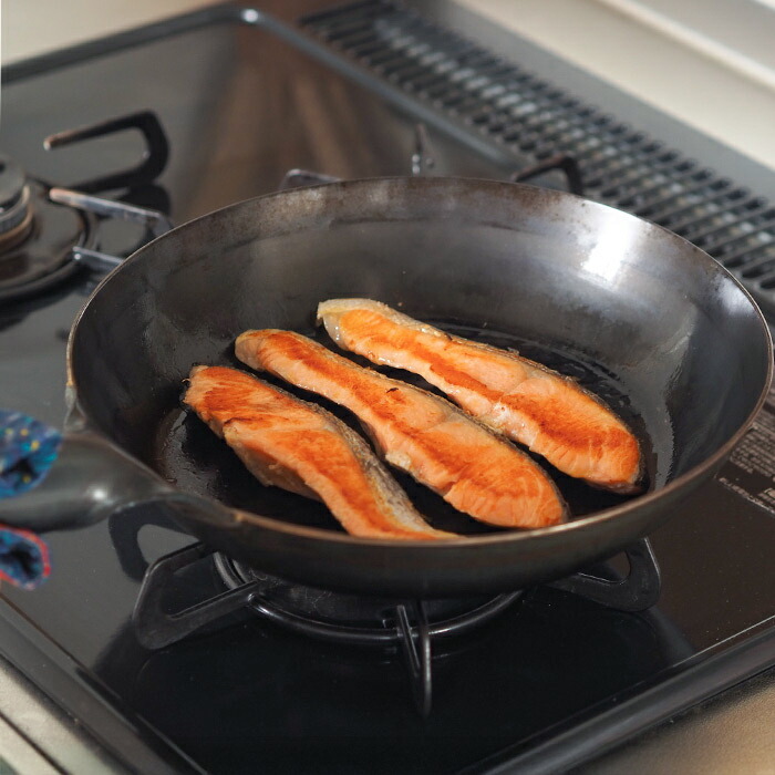 【公式】IH対応　山田工業所　鉄打出【丸柄フライパン】 （3.2mm） 26cm 空焚き済み