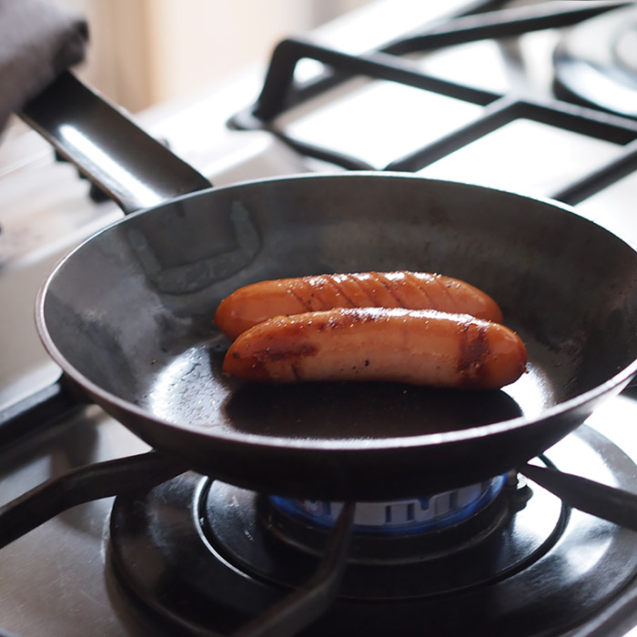 【いろはに千鳥でご紹介！】【公式】【プロキッチンオリジナル】山田工業所　鉄打出　ちょこっとフライパン　16cm（2.3mm）　空焚き済み　/　