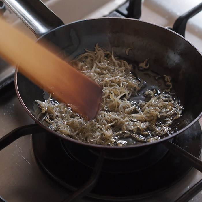 【いろはに千鳥でご紹介！】【公式】【プロキッチンオリジナル】山田工業所　鉄打出　ちょこっとフライパン　16cm（2.3mm）　空焚き済み　/　